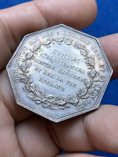《竞宝斋》第417场 周日，周一，2场连拍 （全场包邮） 法国火灾和人身保险联盟八角银质代币，36.3MM，21.05克，蜜蜂边铭