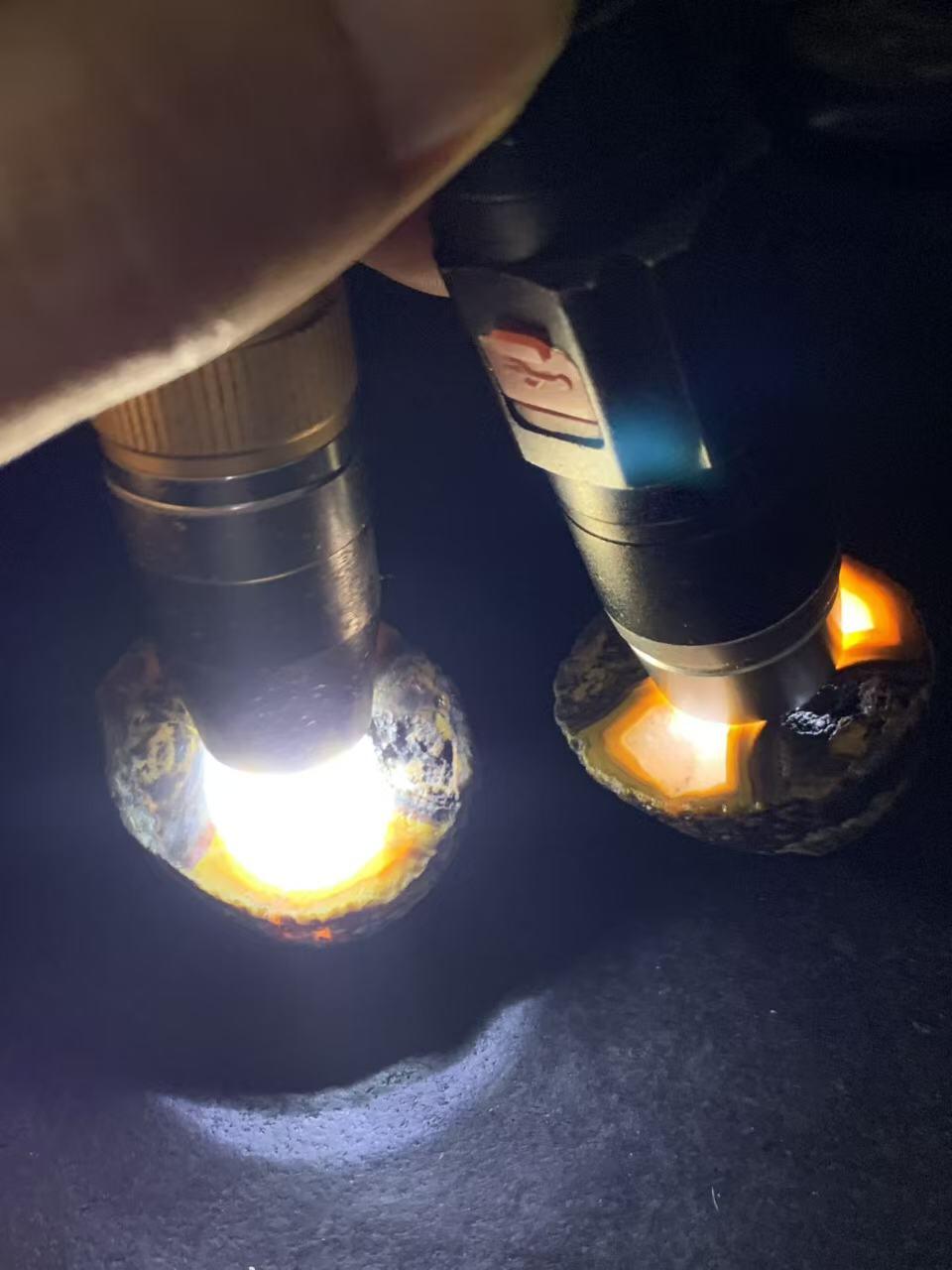精美亚光原皮高玉化冰飘象形战国红玛瑙对切原石摆件一对，