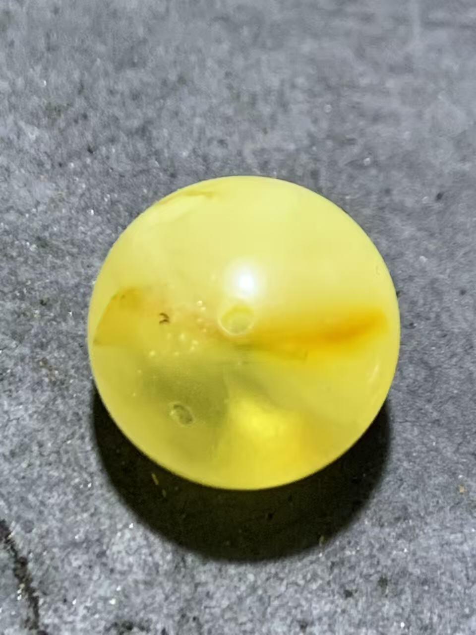 天然俄料原矿蜜蜡通货圆珠一颗，