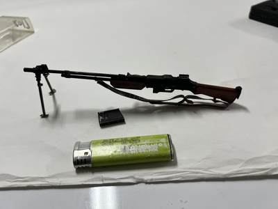 零元拍：钛金：1/6 BAR模型，全金属+实木，脚架脱落，可以再安装上，仓机部分脱落、不知道是不是少零件，就当残品吧。介意勿拍 - 零元拍：钛金：1/6 BAR模型，全金属+实木，脚架脱落，可以再安装上，仓机部分脱落、不知道是不是少零件，就当残品吧。介意勿拍