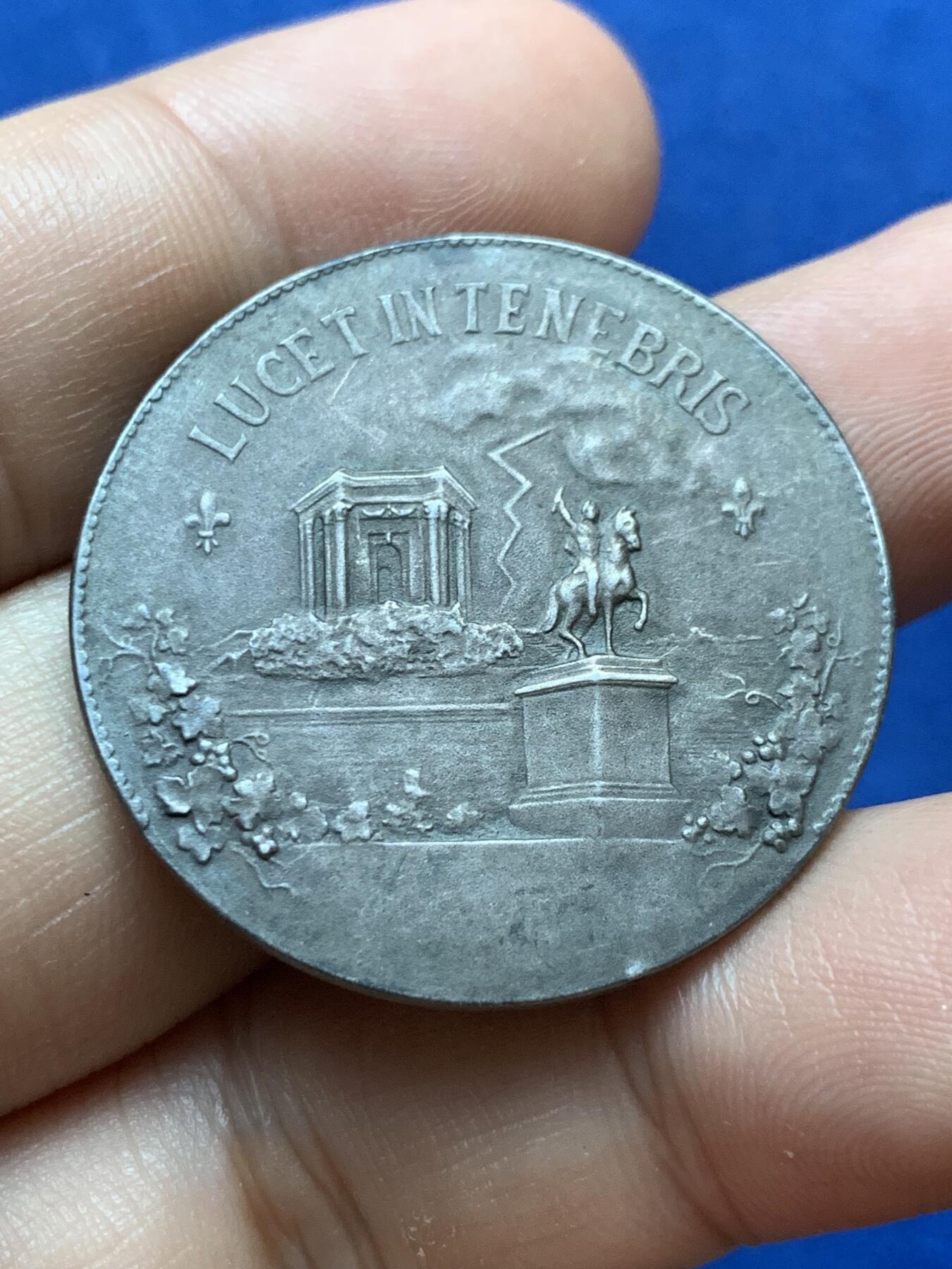 《竞宝斋》第417场 周日，周一，2场连拍 （全场包邮） 法国蒙彼利埃报纸成立纪念章，34.2MM，18.1克，野猪头边铭，黑包浆绝美