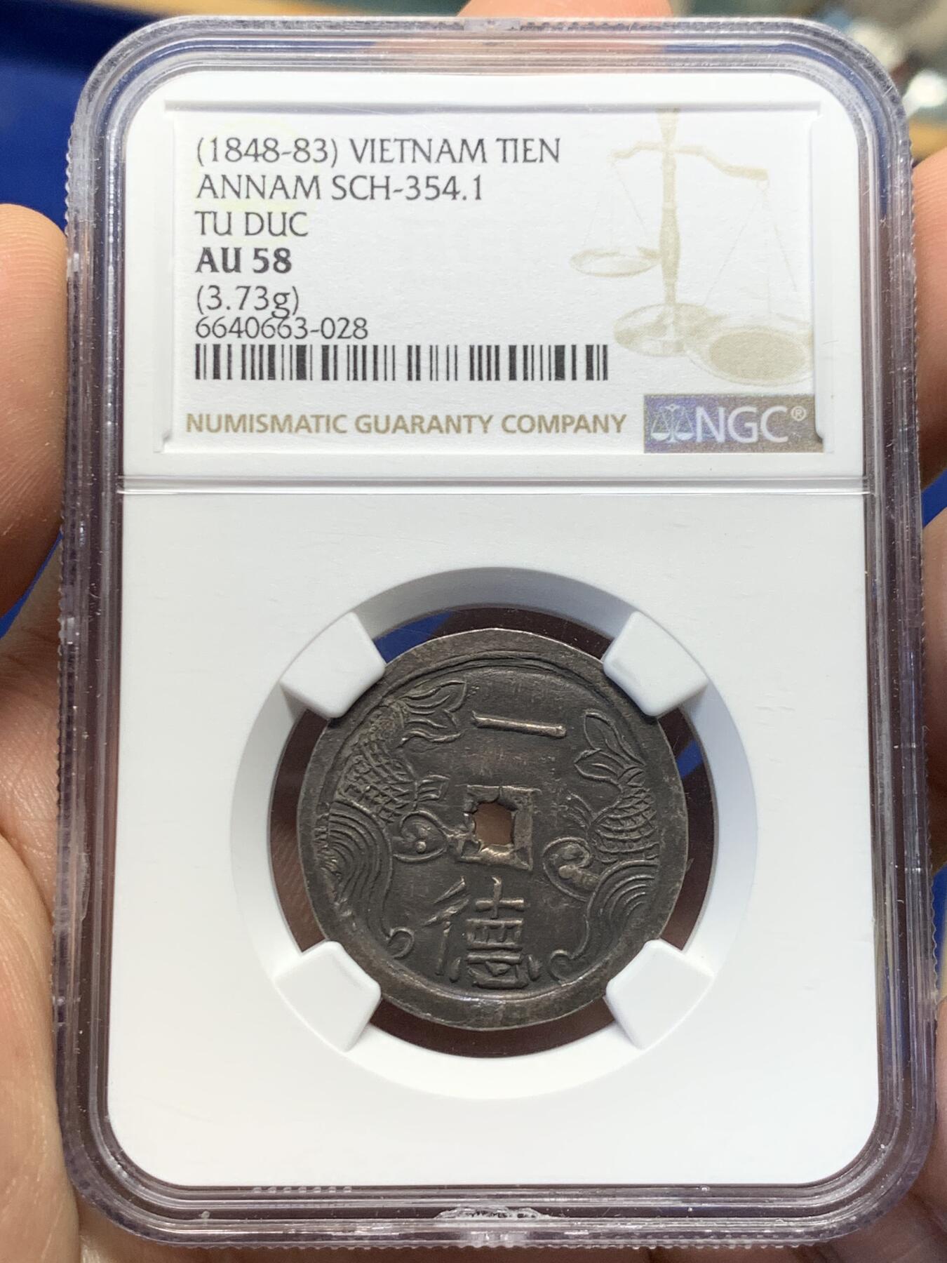 《竞宝斋》第417场 周日，周一，2场连拍 （全场包邮） NGC AU58 安南1848年双鱼银币 煤黑色包浆，一对肥大鲤鱼一左一右尾巴朝上跃然币面，灵动祥和，取年年有余的寓意，低评