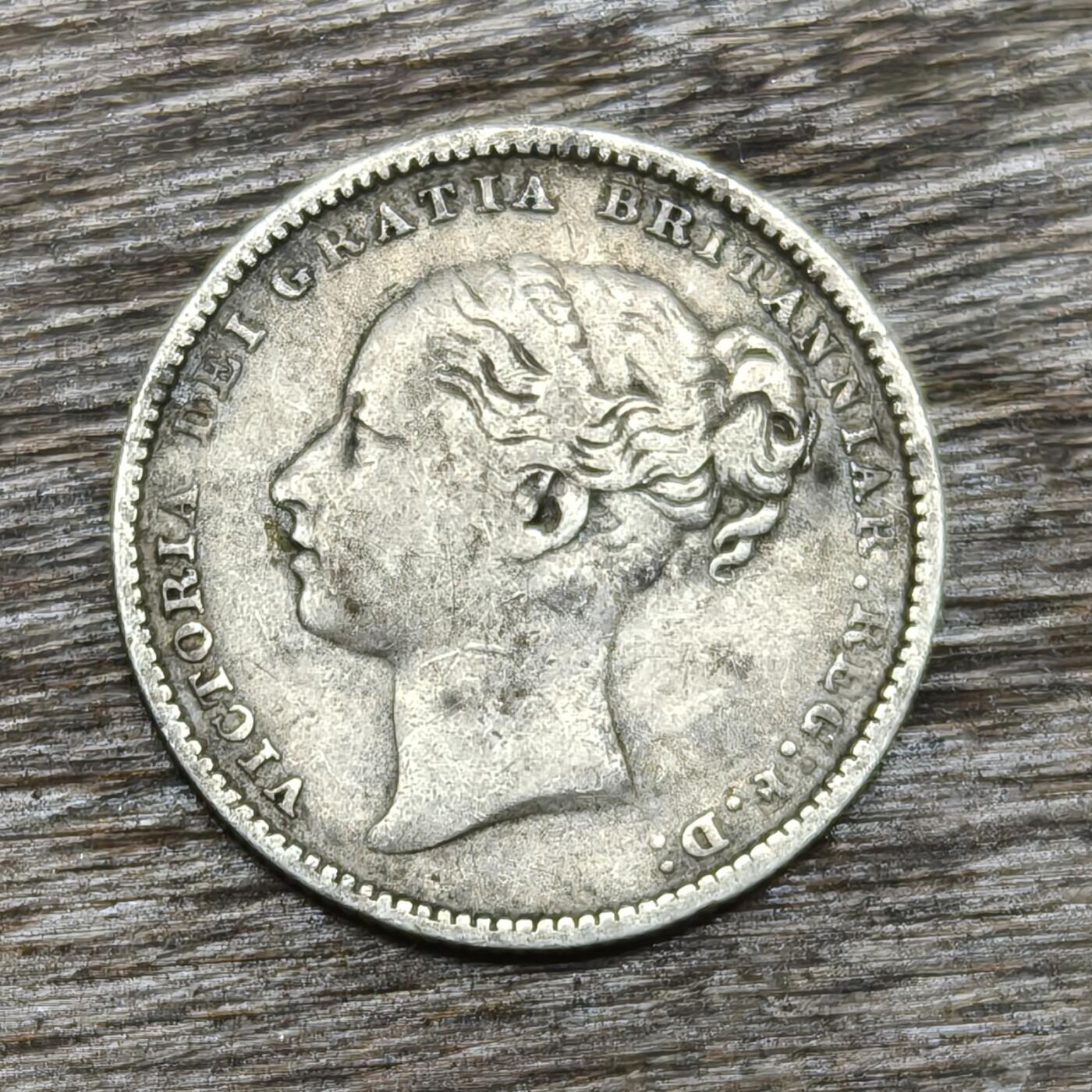 【铜匠收藏】★第130加场★精品币章场，200包邮，不满200.支付运费5元。《接受代拍 代送NGC评级》 英国 1879年 1先令 银币 维多利亚小辫头像