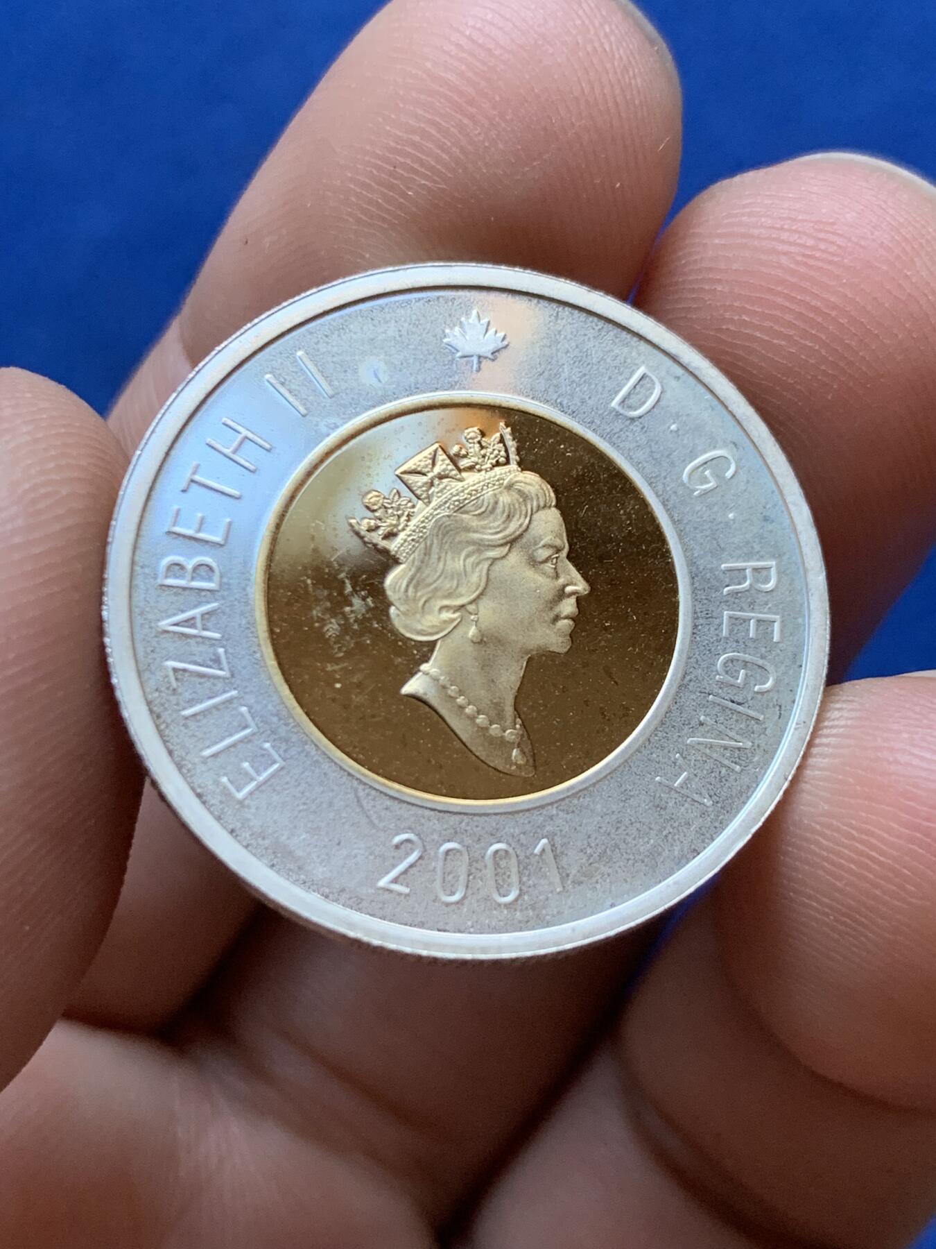 《竞宝斋》第417场 周日，周一，2场连拍 （全场包邮） 加拿大2001年伊丽莎白二世2元双色币 镀金银币 925银 8.83克