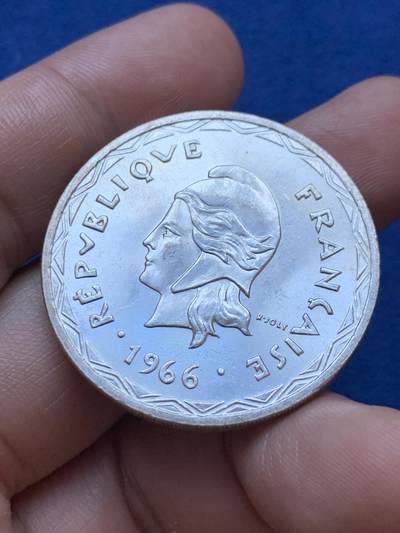 《竞宝斋》第417场 周日，周一，2场连拍 （全场包邮） 新赫布里底1966年100法郎银币