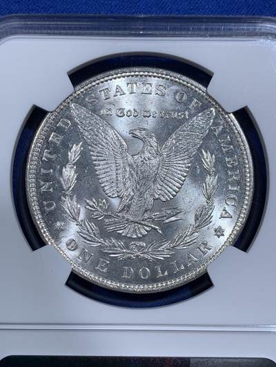 《竞宝斋》第417场 周日，周一，2场连拍 （全场包邮） NGC MS62 美国1885年O版摩根银币，币面干净利落，非常漂亮。