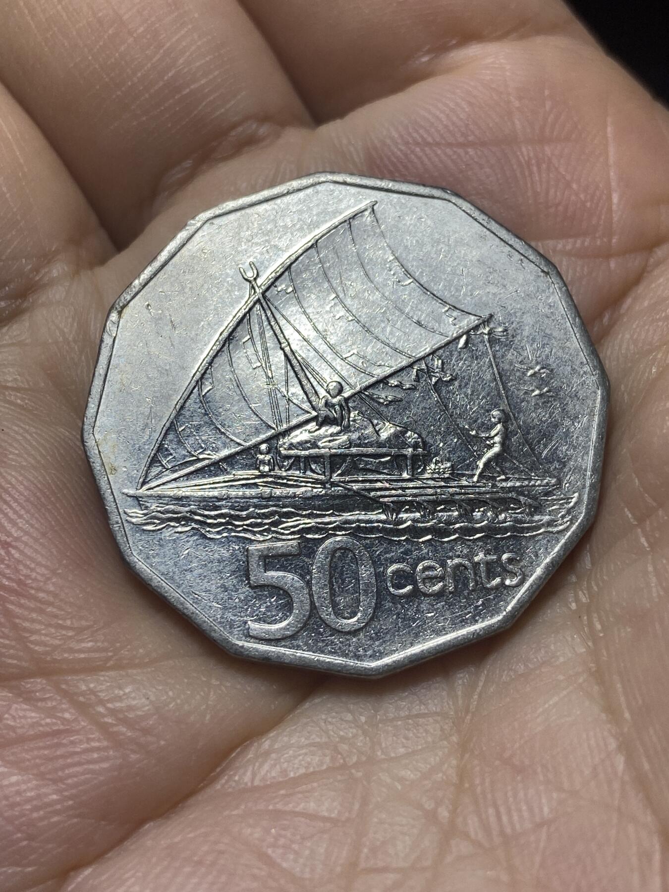 2025年第八十八场(总第一百一十四场）外国好品散币(免佣金) 斐济🇫🇯1995年50分(伊丽莎白二世中年高冠，第二版I版兰特里森特造，镍包钢材质有磁版)