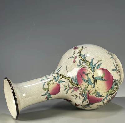 仿大清乾隆年制国外回流 古粉彩寿桃纹赏瓶 仿大清乾隆年制国外回流 古粉彩寿桃纹赏瓶