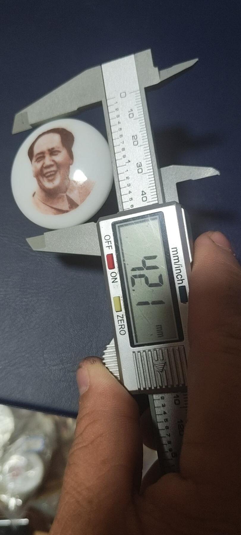 毛主席像章拍场