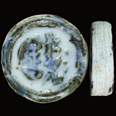 博洋堂暹罗瓷币专场拍卖暨第138期（全场包邮） - 源發公司/钱  “源發”与“钱”都用了一种由篆书演变来的艺术字，以将字形更好的与圆形契合，值得注意的是该品种是少见的有边齿防伪的品种，而且由模具滚边，与机制币的原理相同。