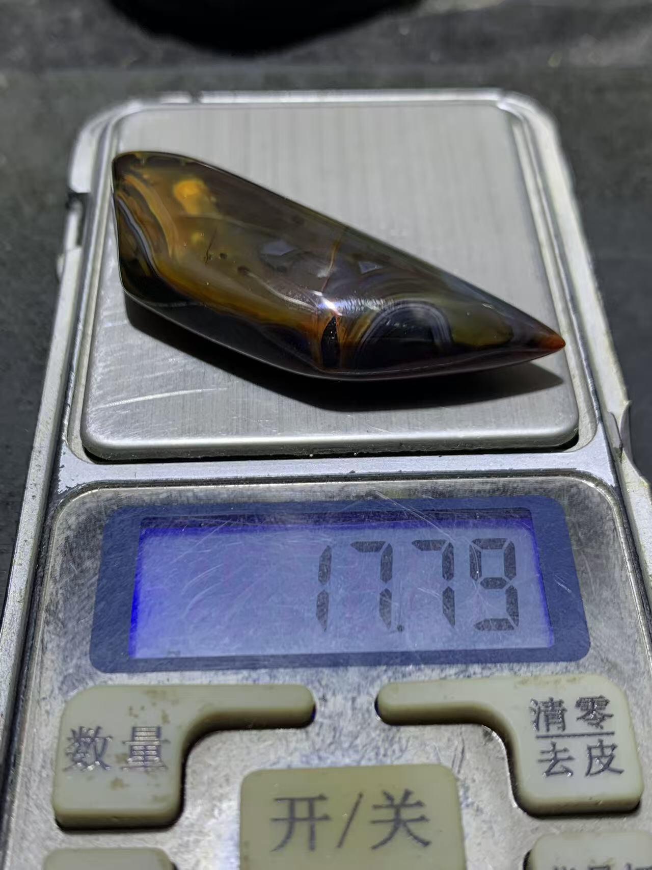 精美罕见高玉化墨色冻料拉丝战国红玛瑙牙形吊坠一个