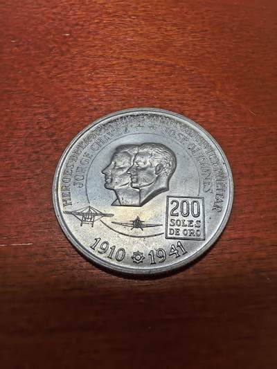 长老汇蛇年精选第四十三场拍卖 - 1975秘鲁飞行英雄200索尔银币，未流通品相