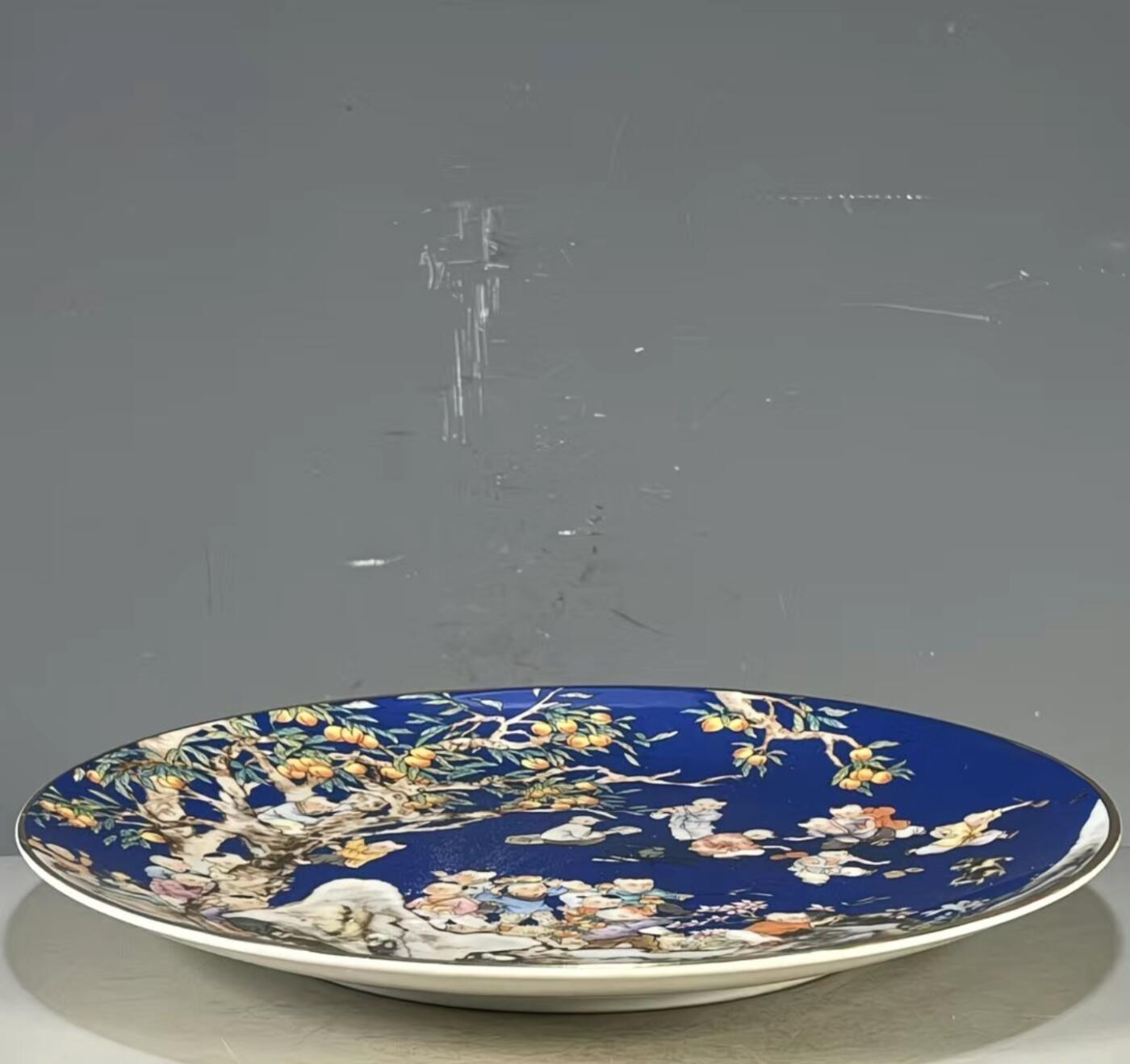 精仿大清乾隆年制回流 粉彩蓝底婴戏图赏盘