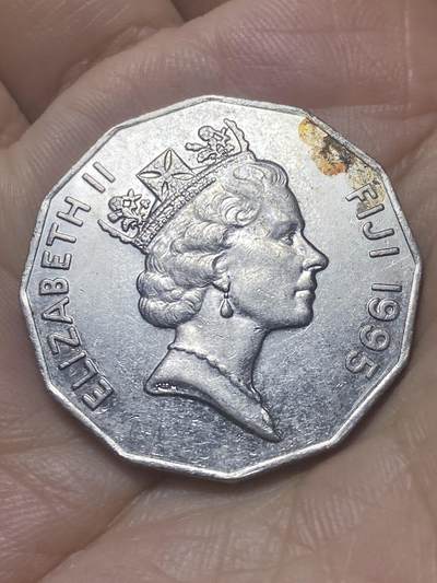 2025年第八十八场(总第一百一十四场）外国好品散币(免佣金) 斐济🇫🇯1995年50分(伊丽莎白二世中年高冠，第二版I版兰特里森特造，镍包钢材质有磁版)