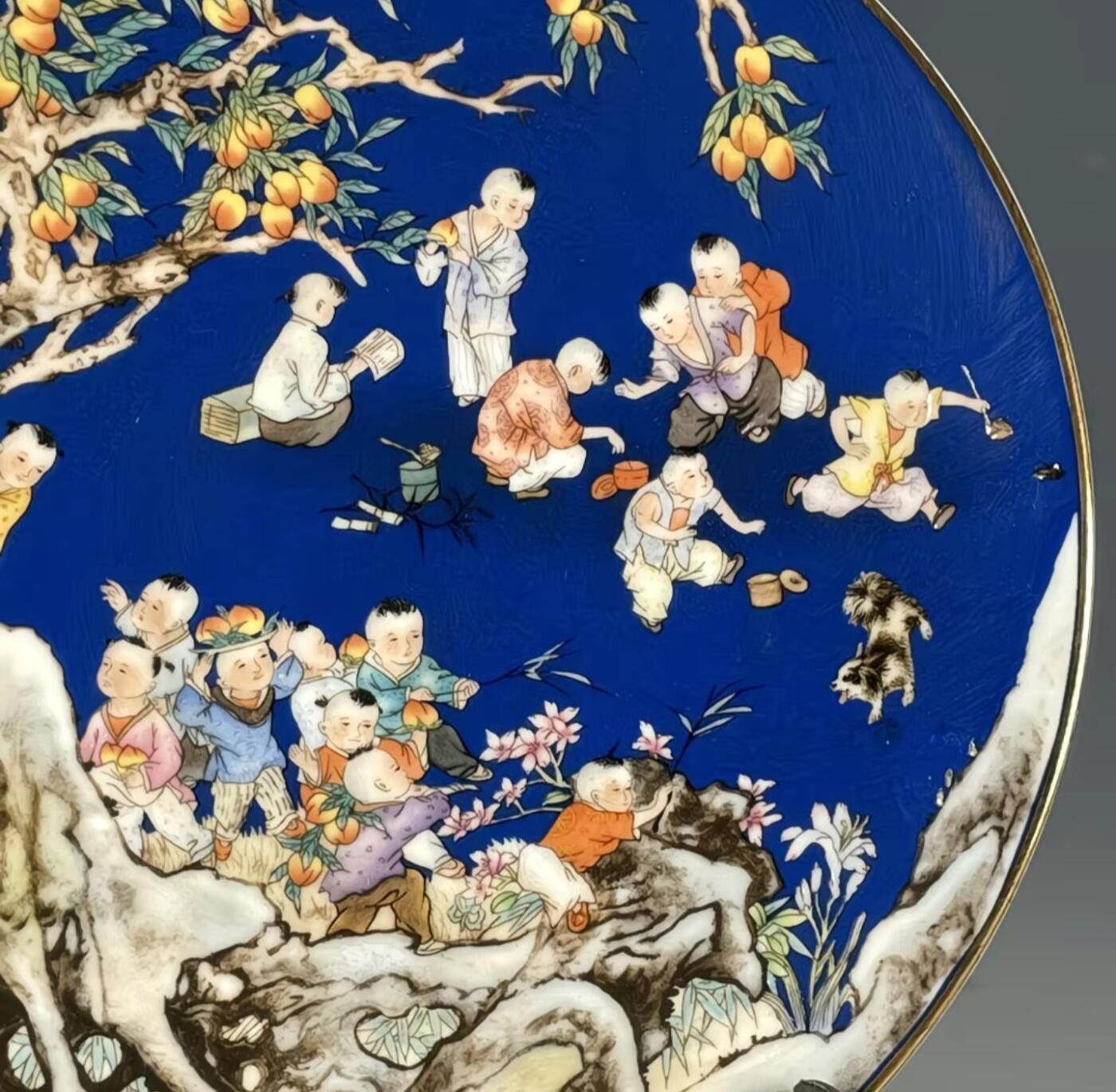 精仿大清乾隆年制回流 粉彩蓝底婴戏图赏盘