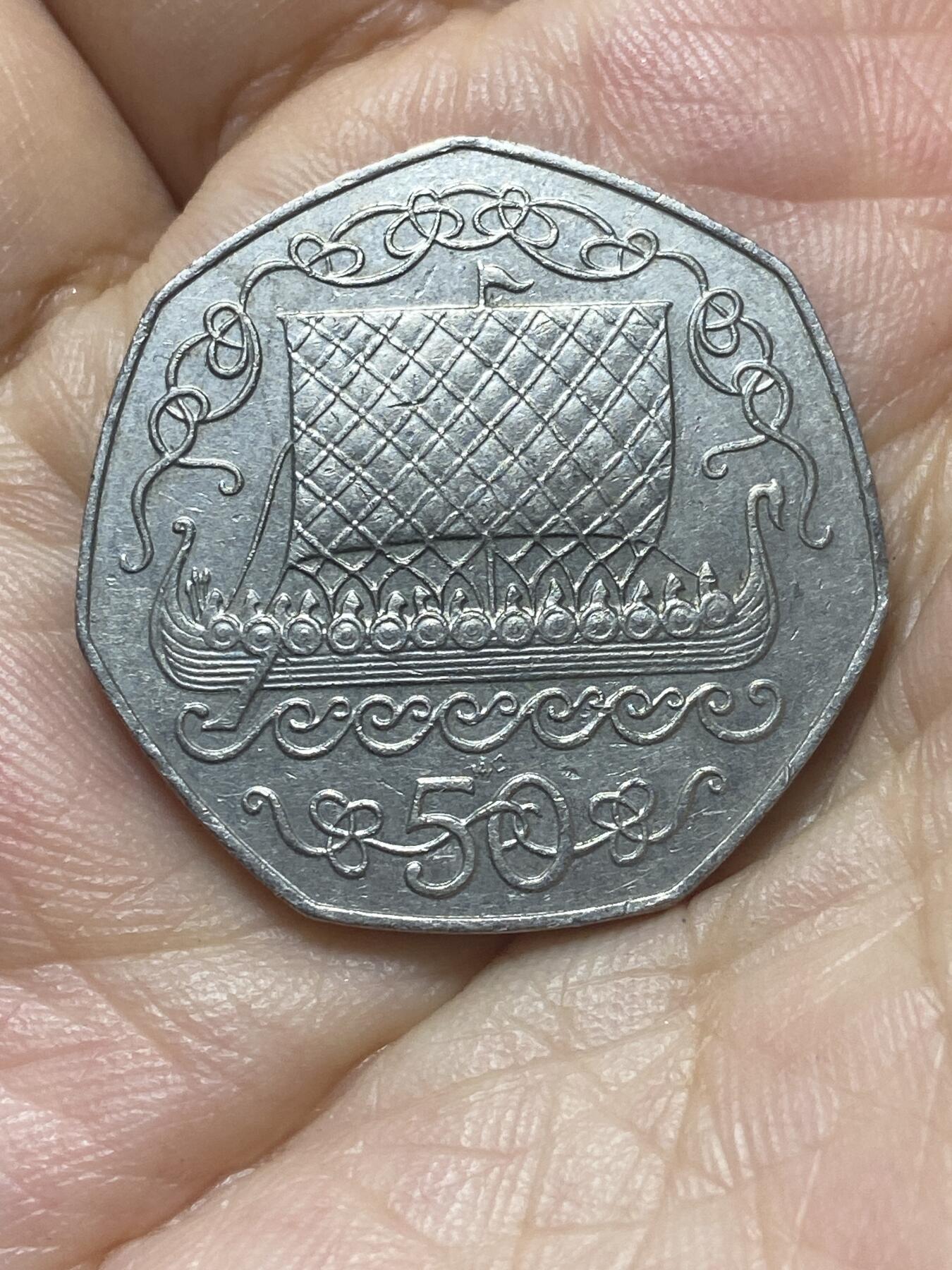 2025年第八十八场(总第一百一十四场）外国好品散币(免佣金) 少见–英属马恩岛🇮🇲1982年50便士(十进制第四套流通硬币，大型半身像版)