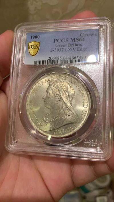 《竞宝斋》第417场 周日，周一，2场连拍 （全场包邮） PCGS MS64 英国1900年维多利亚披纱1克朗马剑银币 1900LXIV，顶级卷拆原光品相，末年披纱高分好品已经很稀少了。