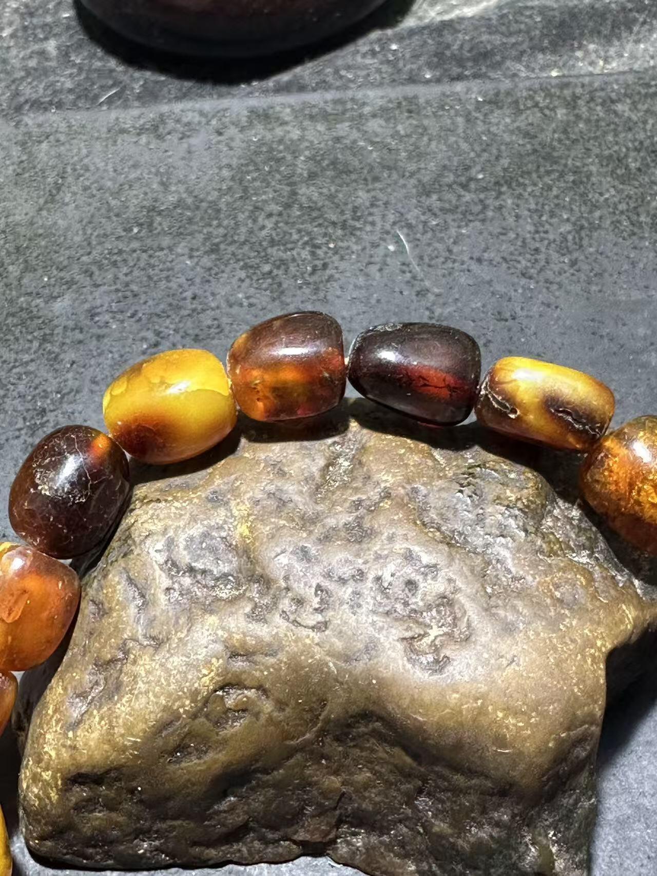天然乌克兰蜜蜡随形手串1条！，
