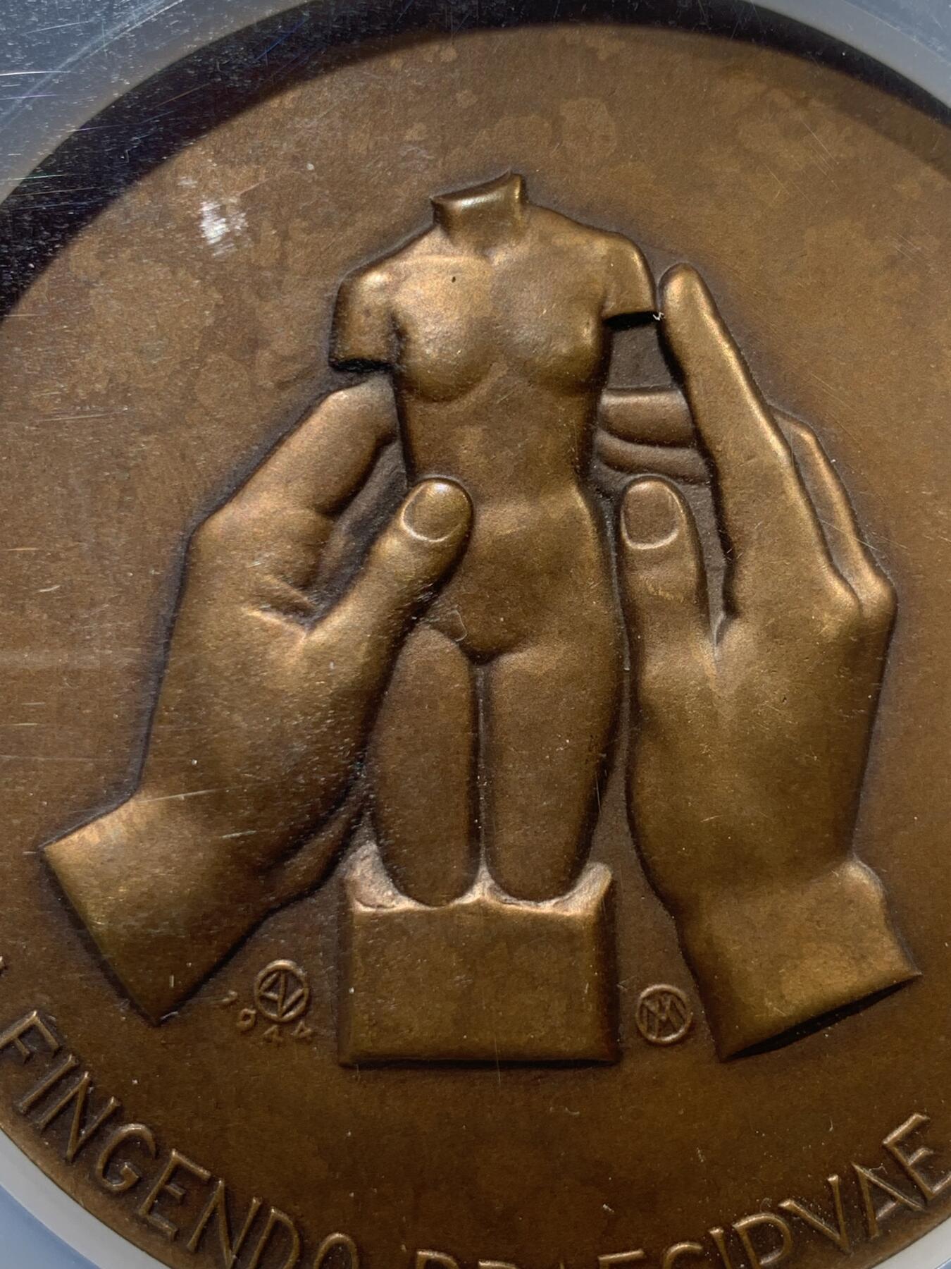 《竞宝斋》第417场 周日，周一，2场连拍 （全场包邮） NGC MS64BN 比利时雕塑家朱利安·迪伦斯纪念铜章 大盒封装 加厚盒