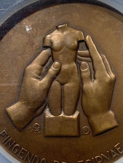 《竞宝斋》第417场 周日，周一，2场连拍 （全场包邮） NGC MS64BN 比利时雕塑家朱利安·迪伦斯纪念铜章 大盒封装 加厚盒