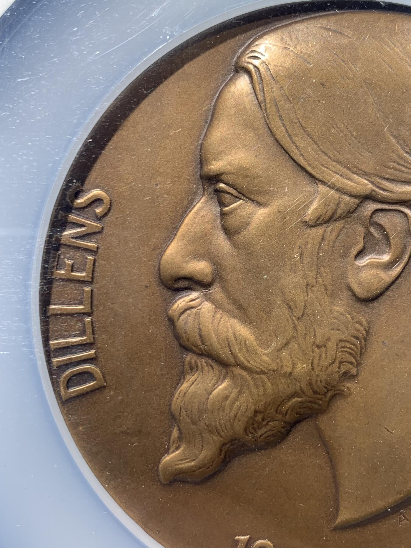 《竞宝斋》第417场 周日，周一，2场连拍 （全场包邮） NGC MS64BN 比利时雕塑家朱利安·迪伦斯纪念铜章 大盒封装 加厚盒