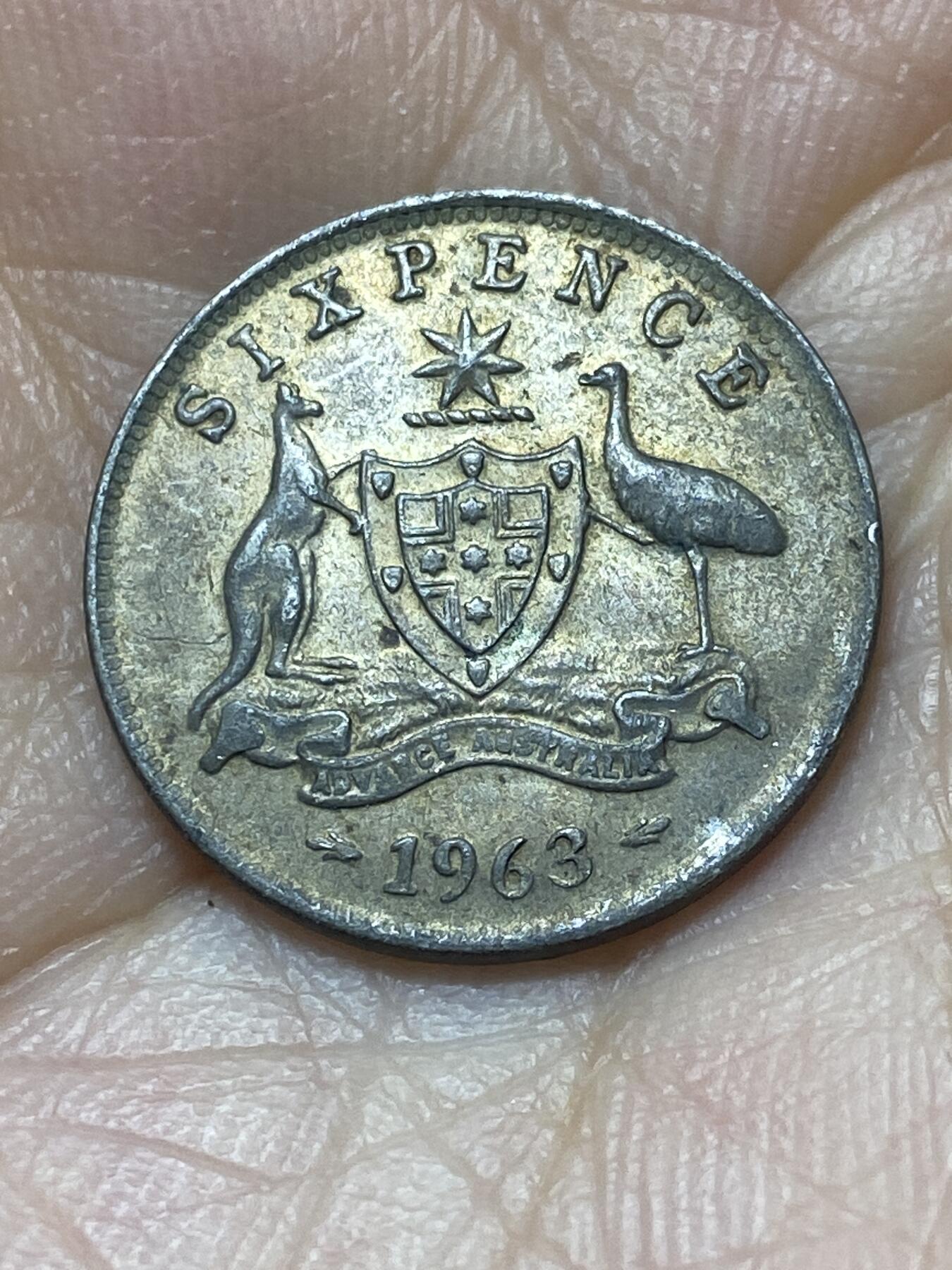 2025年第八十八场(总第一百一十四场）外国好品散币(免佣金) 澳大利亚🇦🇺1963年6便士银币(伊丽莎白二世青年桂冠，第二版关门年)