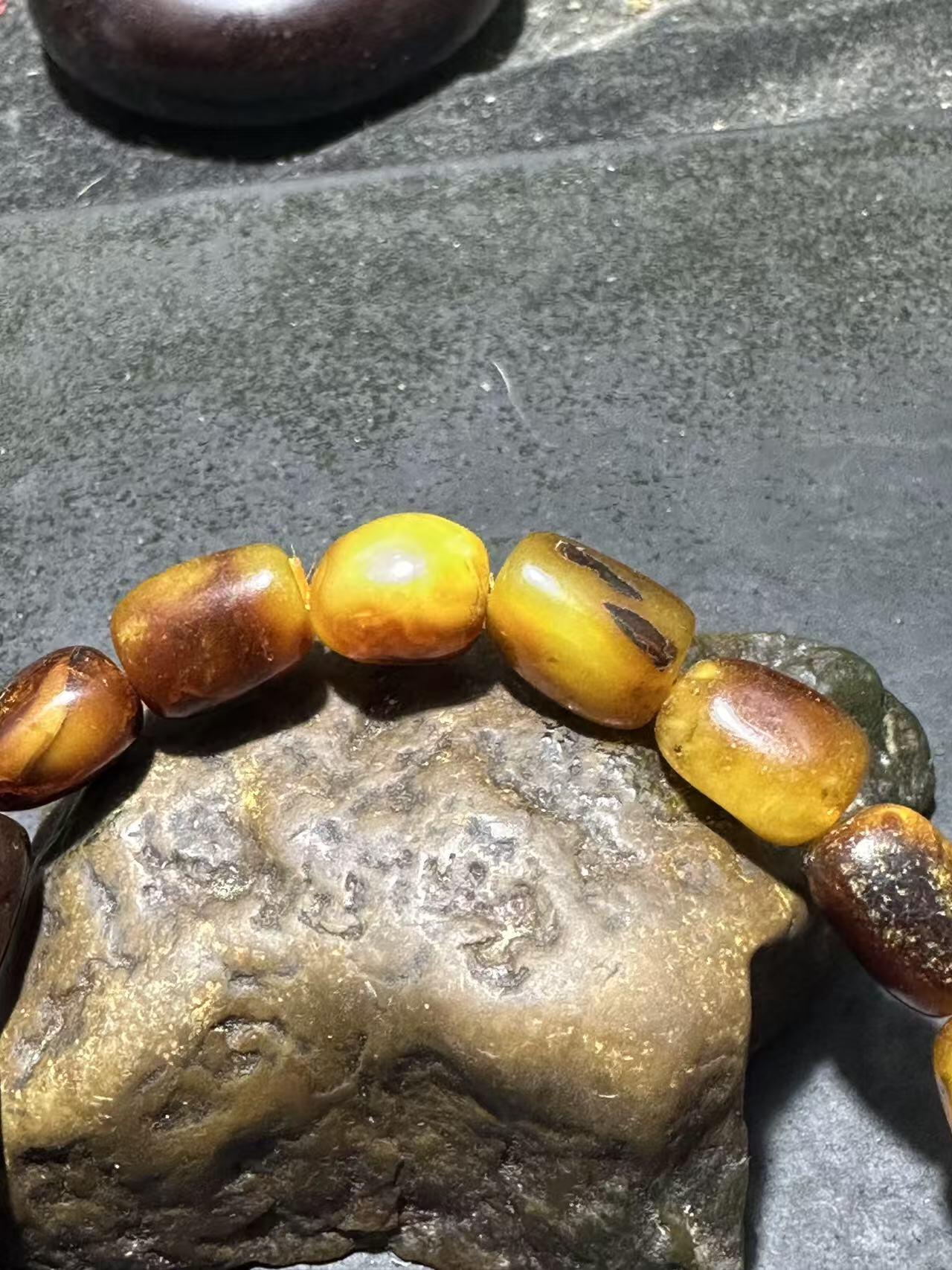 天然乌克兰蜜蜡随形手串1条！，