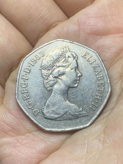 2025年第八十八场(总第一百一十四场）外国好品散币(免佣金) 散币少见–英国🇬🇧1983年50便士(伊丽莎白二世中年花冠，十进制第二版仅发行3年)