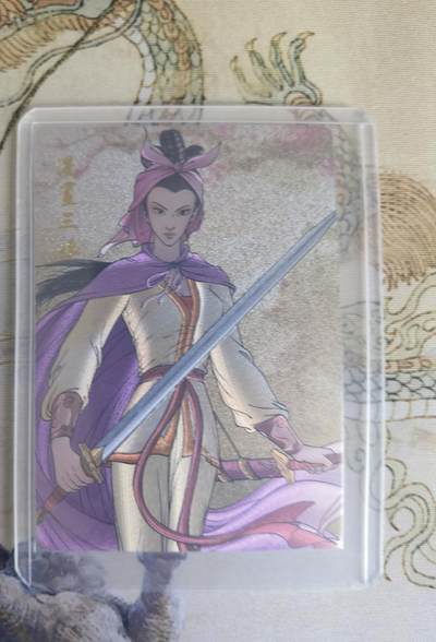 奇趣收藏卡牌拍卖第22场 权迎东签绘水浒传第二弹 权迎东 漫画三娘 粗闪特卡1张，全新卡夹卡膜保护