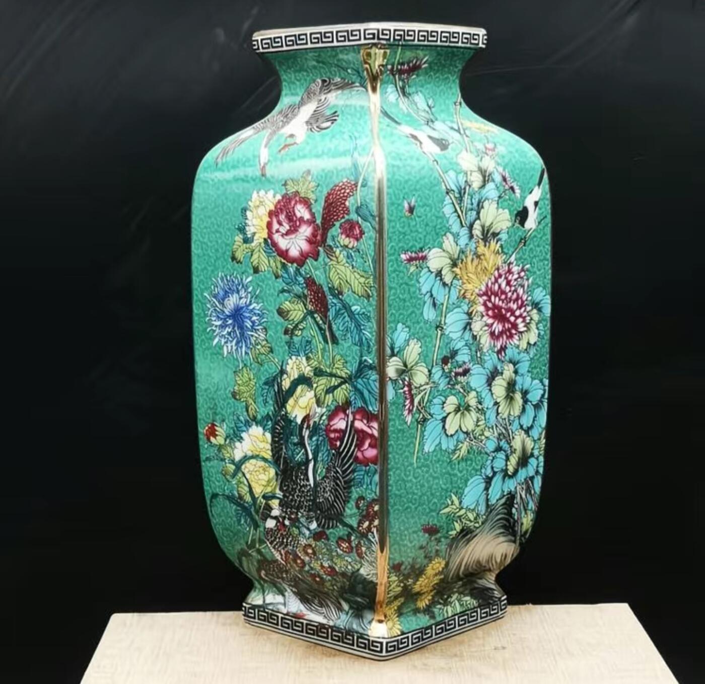 精仿乾隆官窑珐琅彩花鸟四方花瓶