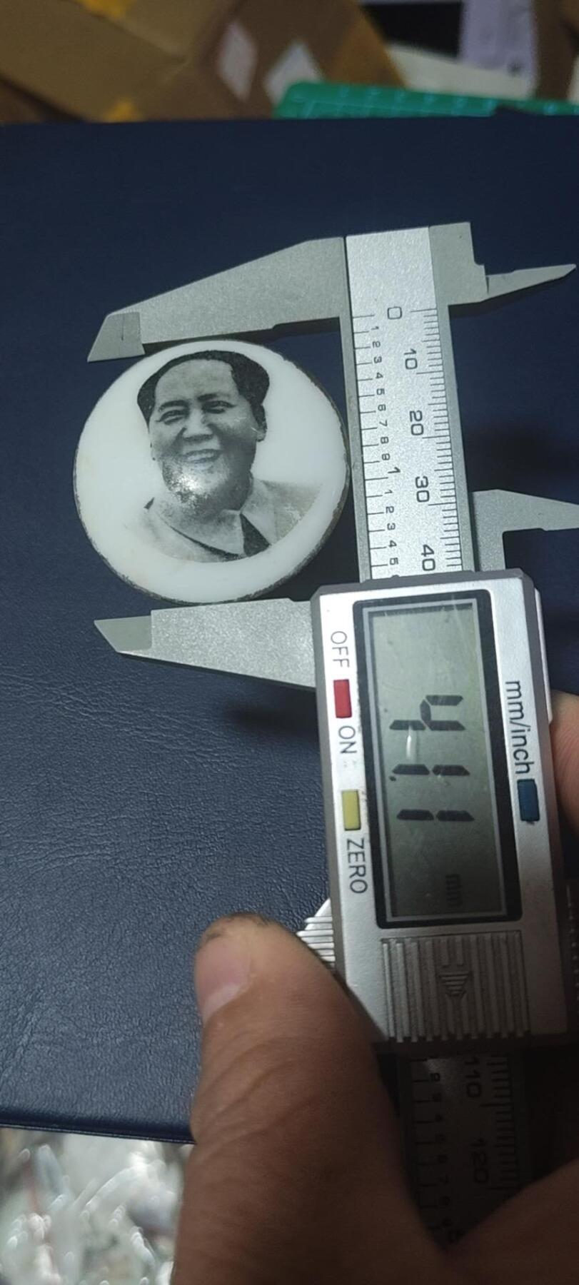 毛主席像章拍场