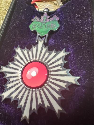 清仓专场，章，钱币，满200包邮，所有订单不寄存 六等旭日章，原盒带略