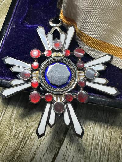 清仓专场，章，钱币，满200包邮，所有订单不寄存 三等瑞宝章，稀少，原盒