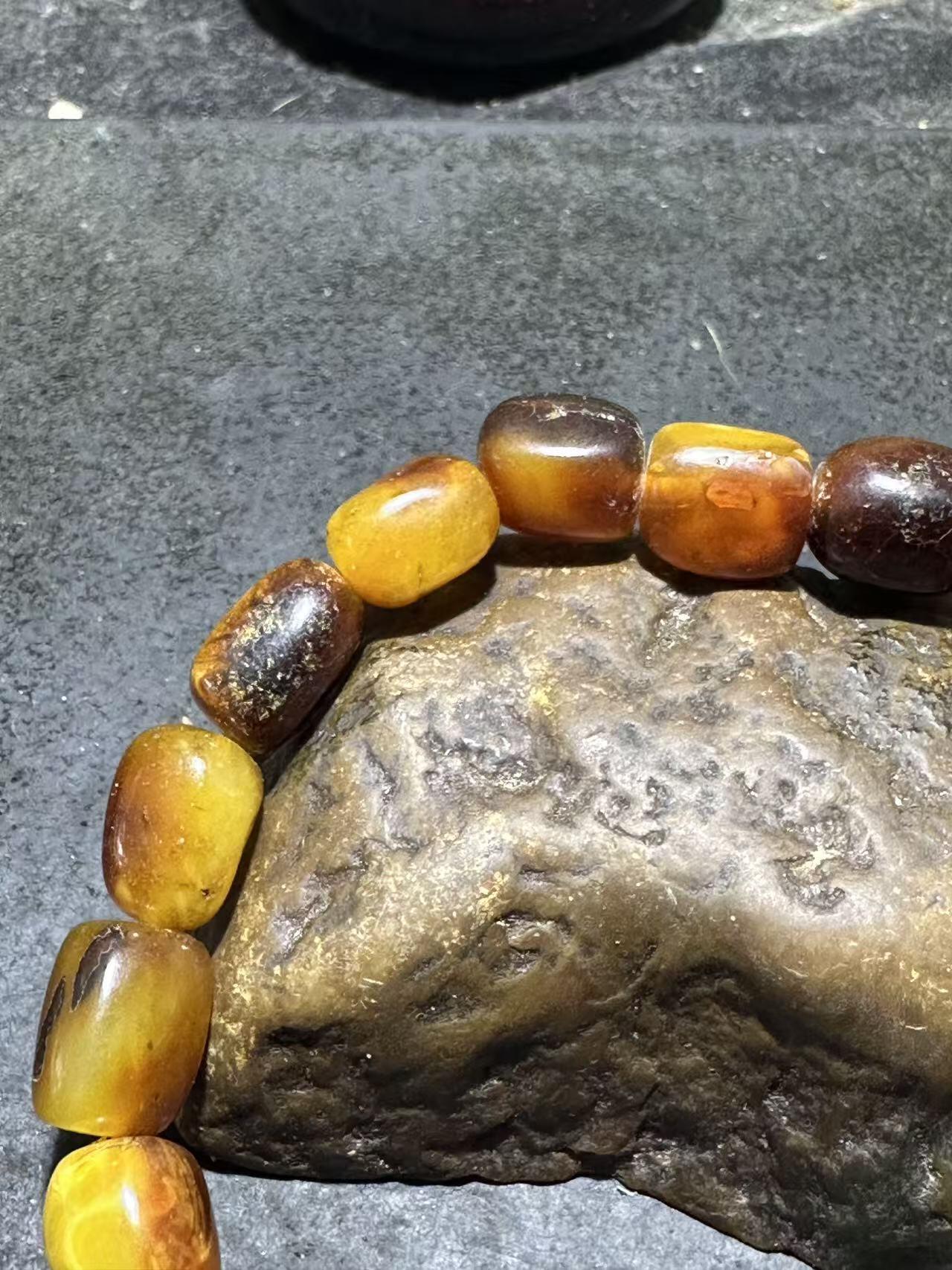 天然乌克兰蜜蜡随形手串1条！，