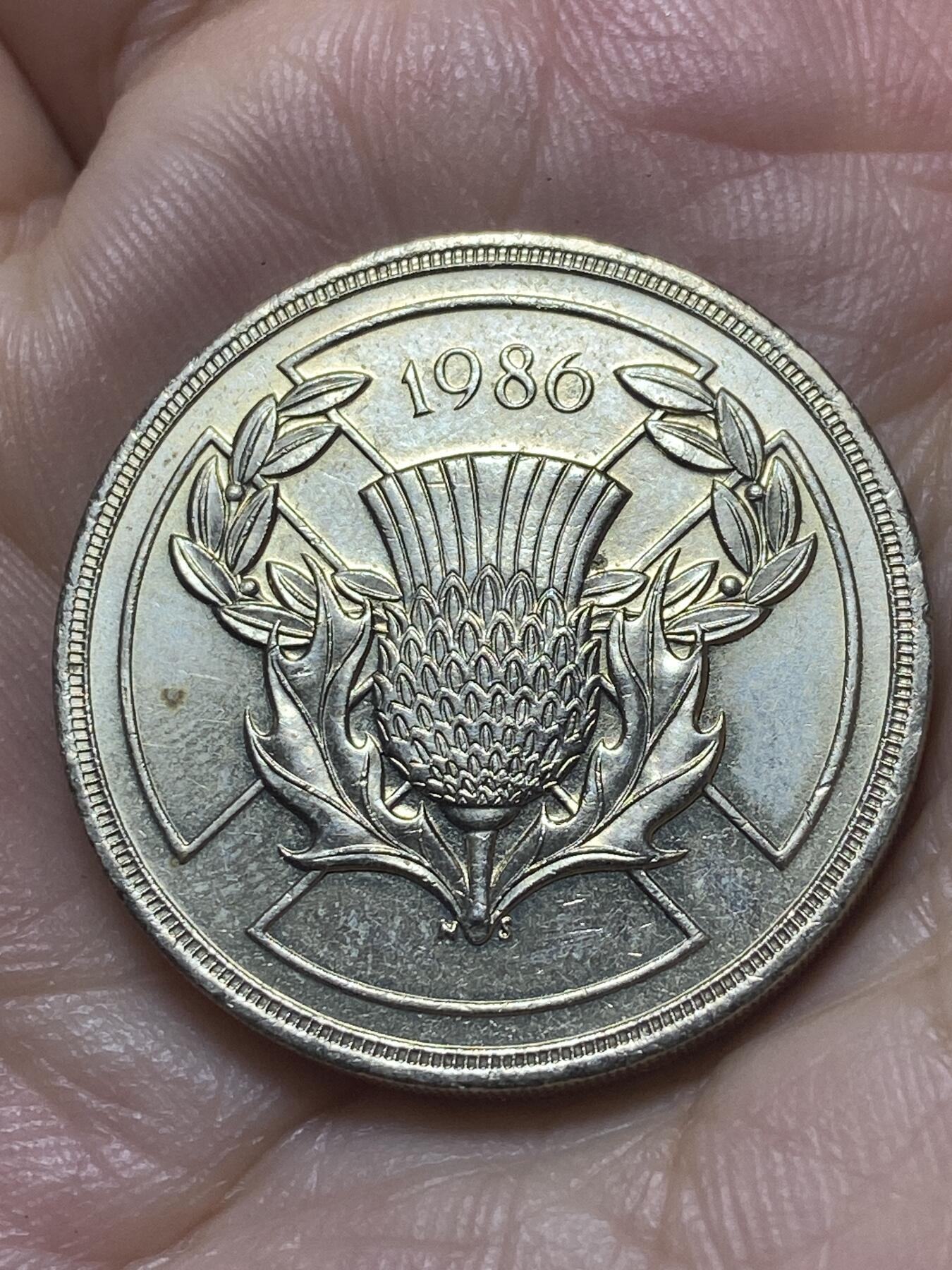 2025年第八十八场(总第一百一十四场）外国好品散币(免佣金) 英国🇬🇧1986单年份2英镑(第十三届英联邦运动会纪念币，首枚2镑面值硬币)