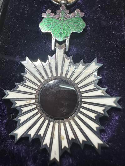 清仓专场，章，钱币，满200包邮，所有订单不寄存 六等旭日章，原盒带略