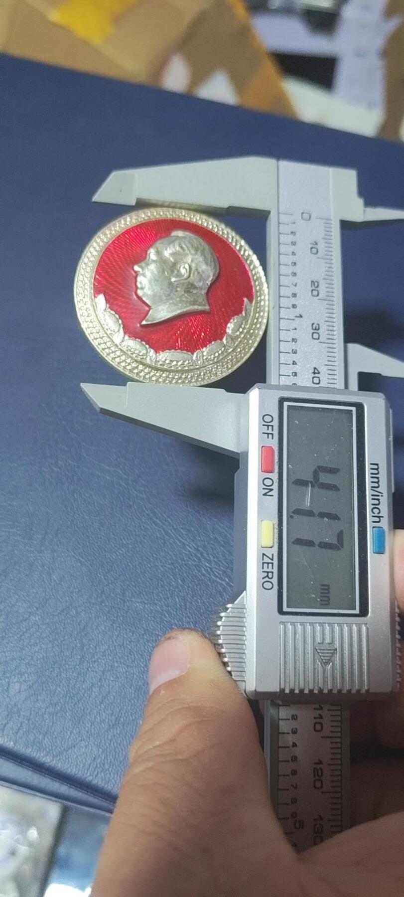 毛主席像章拍场 🔥🔥毛主席像章，41.7毫米