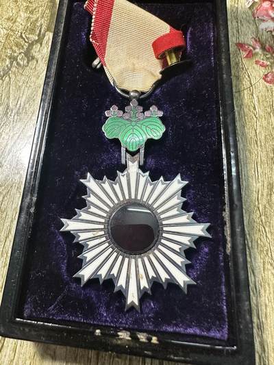 清仓专场，章，钱币，满200包邮，所有订单不寄存 六等旭日章，原盒带略