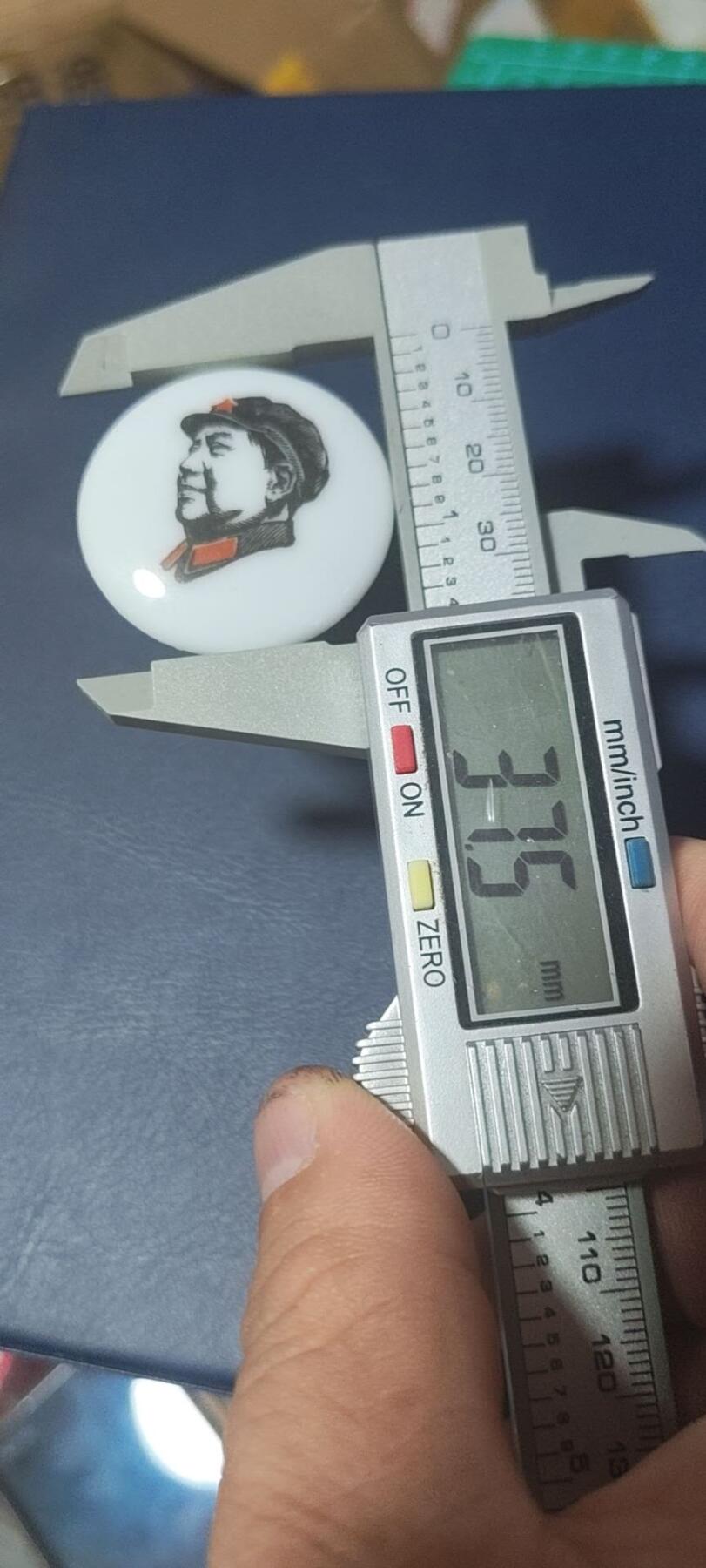 毛主席像章拍场