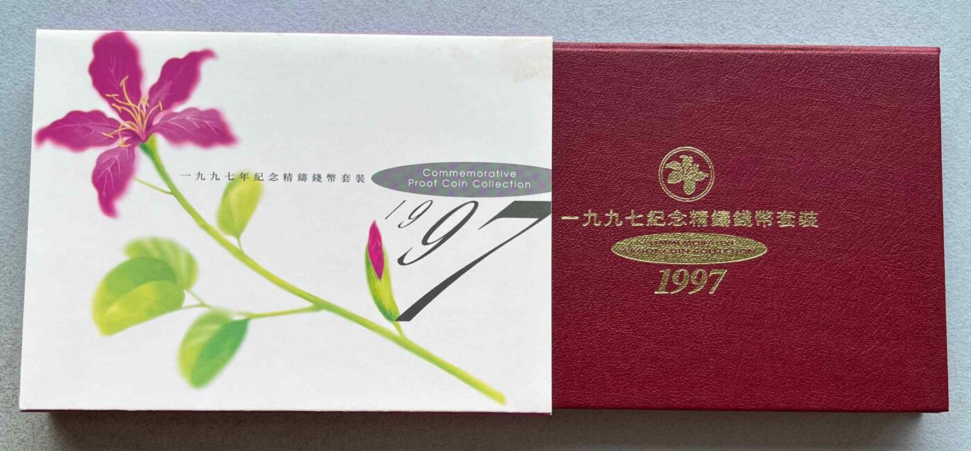 日本战争债券、英国伊二女王末版纸币套、哈萨克斯坦2万坚戈纪念钞、民国钞、台湾经济振兴券，台湾原住民系列套币/生肖银币，新疆喀什饷银五钱，康熙/光绪铜钱，哈萨克斯坦精制纪念银币，荷属东印度爪哇岛小铜块。彼得堡世界钱币勋章拍卖第133期