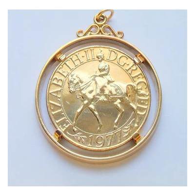 英国1977年 伊丽莎白骑马镀金高浮雕精制币章吊坠 50MM - 英国1977年 伊丽莎白骑马镀金高浮雕精制币章吊坠 50MM