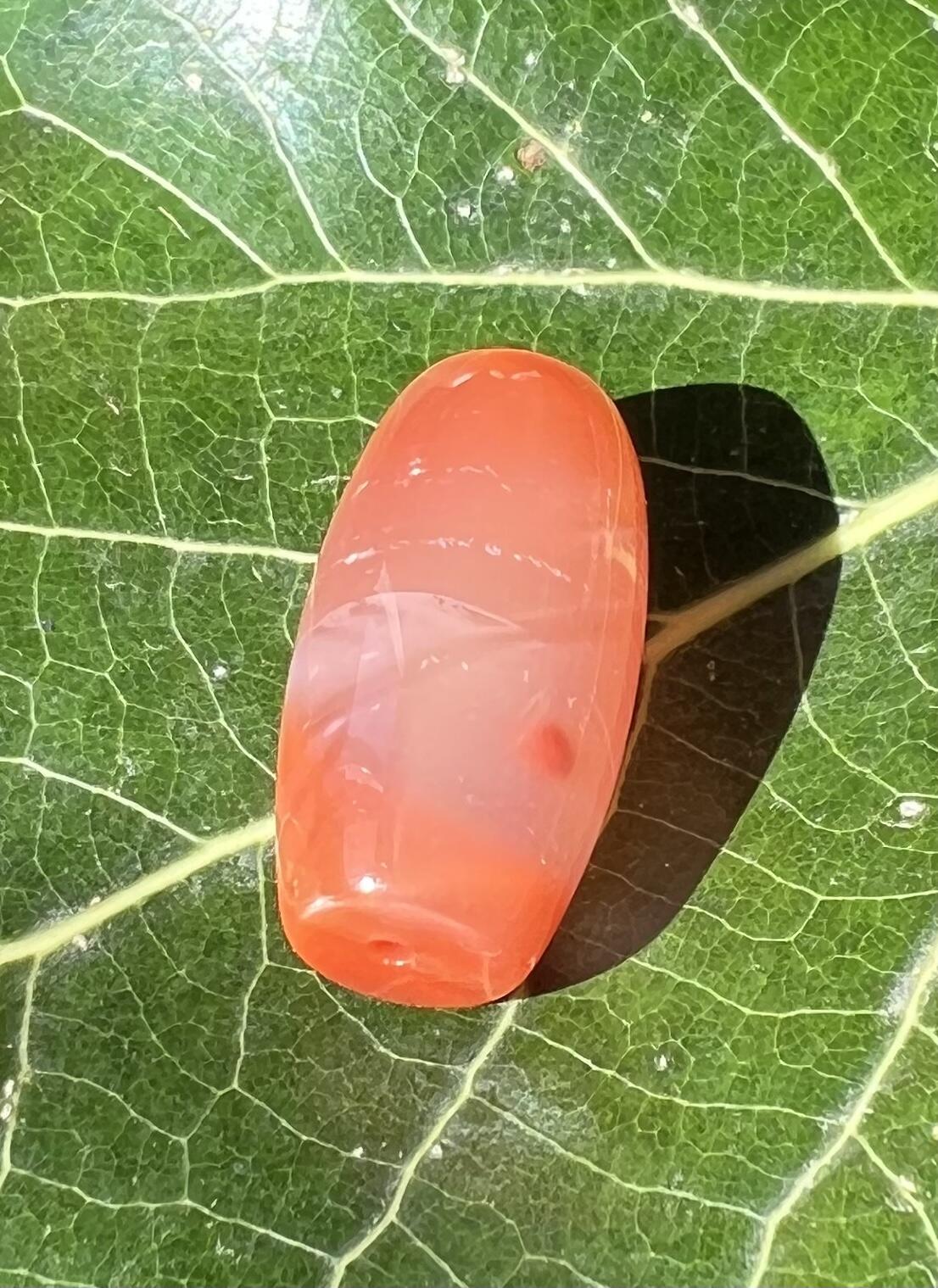 零元拍：南红玛瑙桶珠，约7.3克，25/13MM，颜色以实物为准。