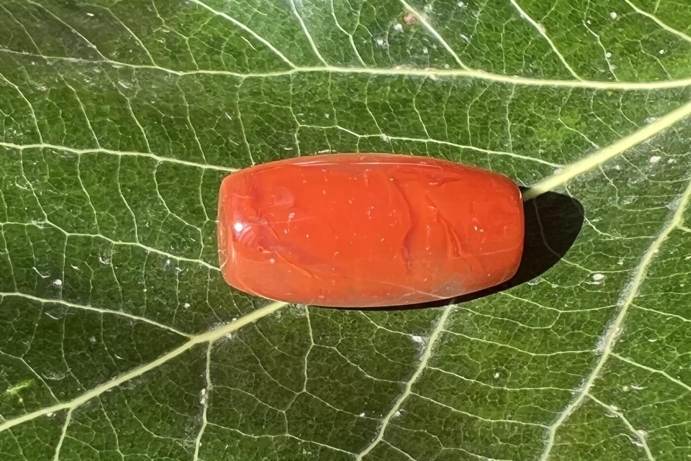 零元拍：南红玛瑙桶珠，约7.3克，25/13MM，颜色以实物为准。