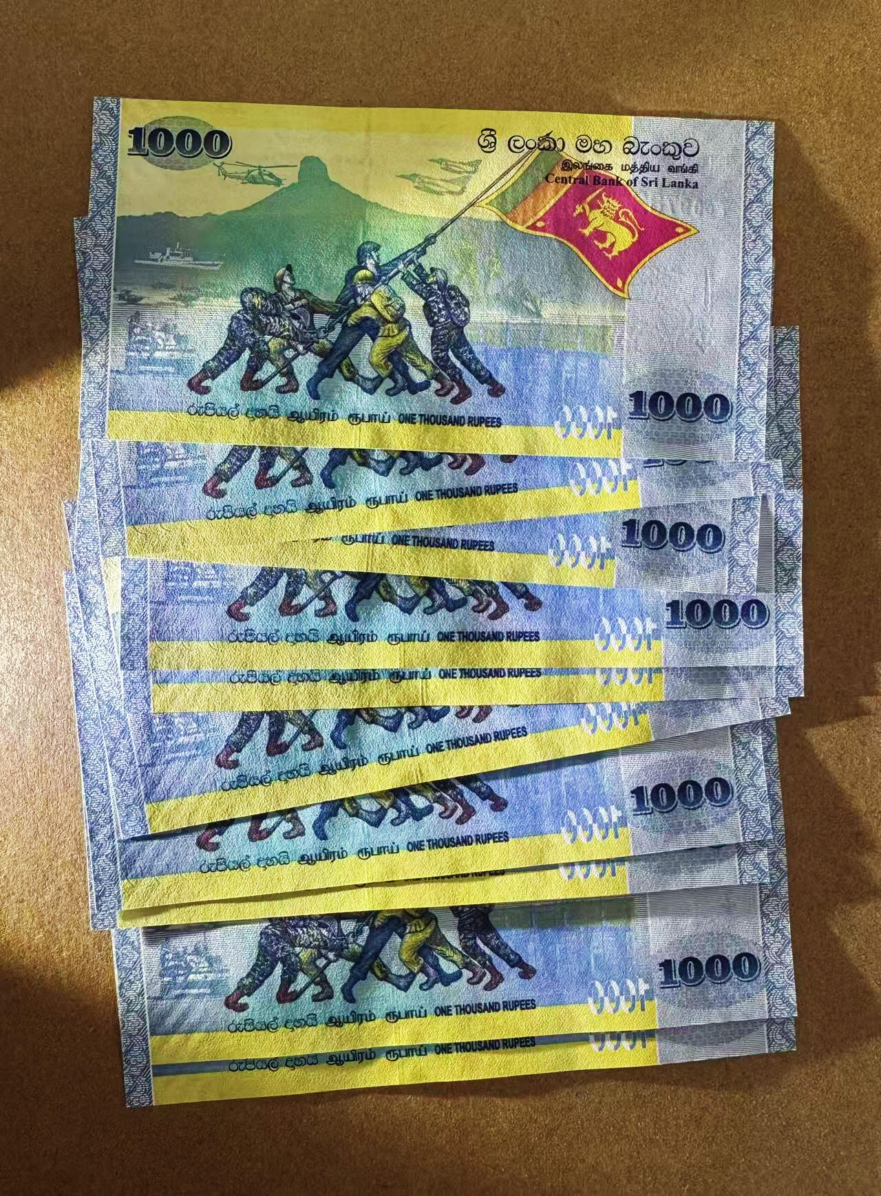 【Blue Auction】世界纸币精拍第722期——18级TOP拍卖/信誉/品质/专业/高效💫 【一组10张 首发冠千位小号】斯里兰卡 2009年1000卢比 纪念钞 全新UNC 