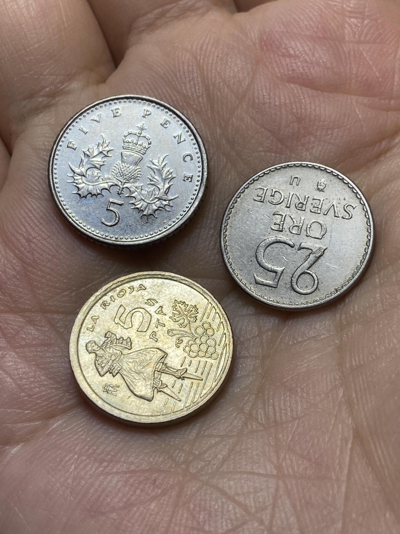 2025年第八十八场(总第一百一十四场）外国好品散币(免佣金) 3枚：西班牙🇪🇸1996单年份5比塞塔，英国🇬🇧2001年5便士，瑞典🇸🇪1962年25欧尔