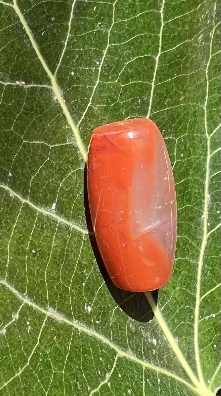 零元拍：南红玛瑙桶珠，约7.3克，25/13MM，颜色以实物为准。