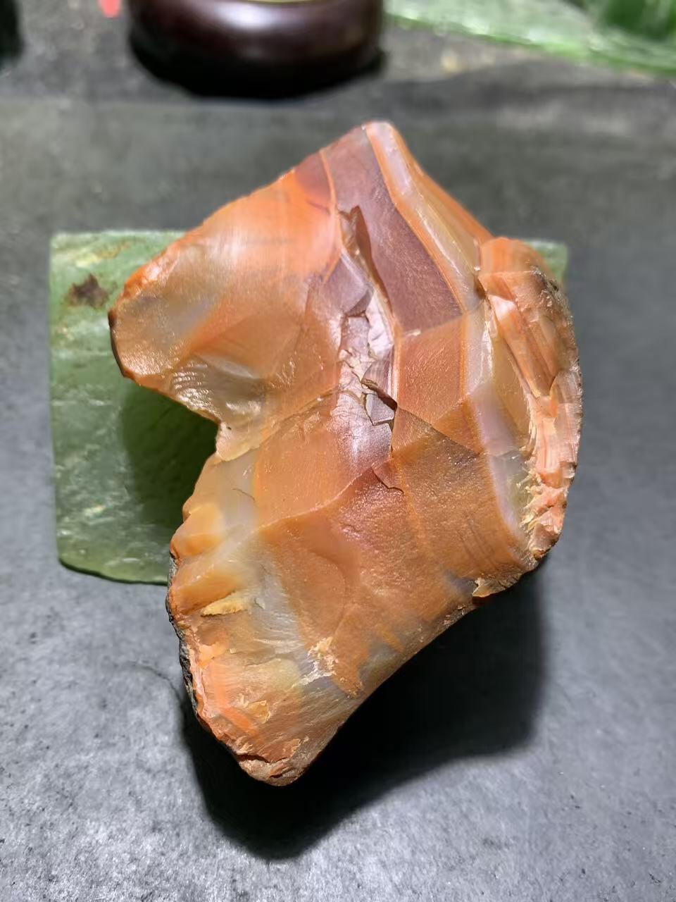 精美铁皮明料柿子红冻料南红玛瑙原石一颗，