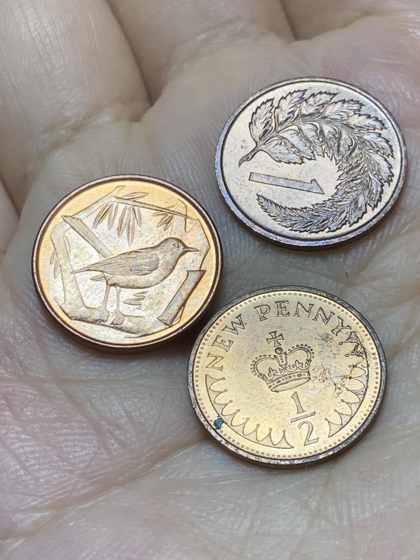 2025年第八十八场(总第一百一十四场）外国好品散币(免佣金) 原光好品3枚：开曼群岛1996年1分，新西兰🇳🇿1967年1分，英国🇬🇧1971年1/2新便士