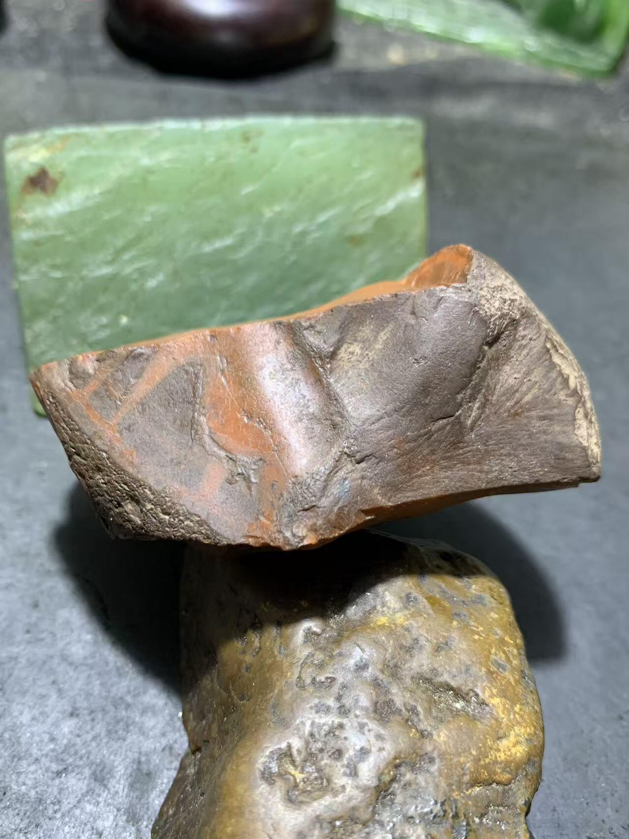 精美铁皮明料柿子红冻料南红玛瑙原石一颗，