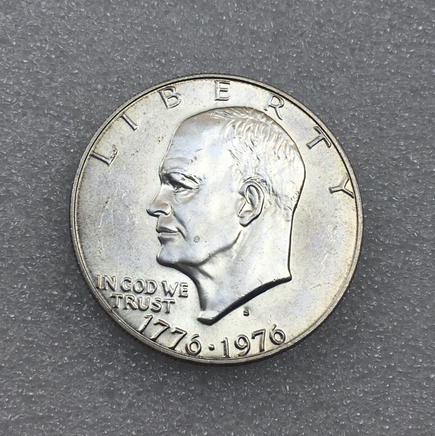 世界钱币专场拍卖 原光1976年美国艾森豪威尔1美元银币 24.3克